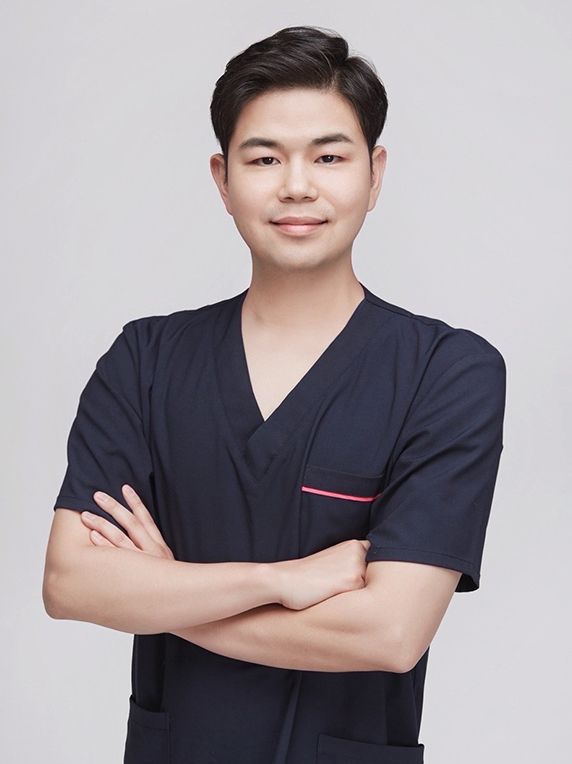 샤인엘의원 공식 의료진 소개에 실린 이문현 대표원장